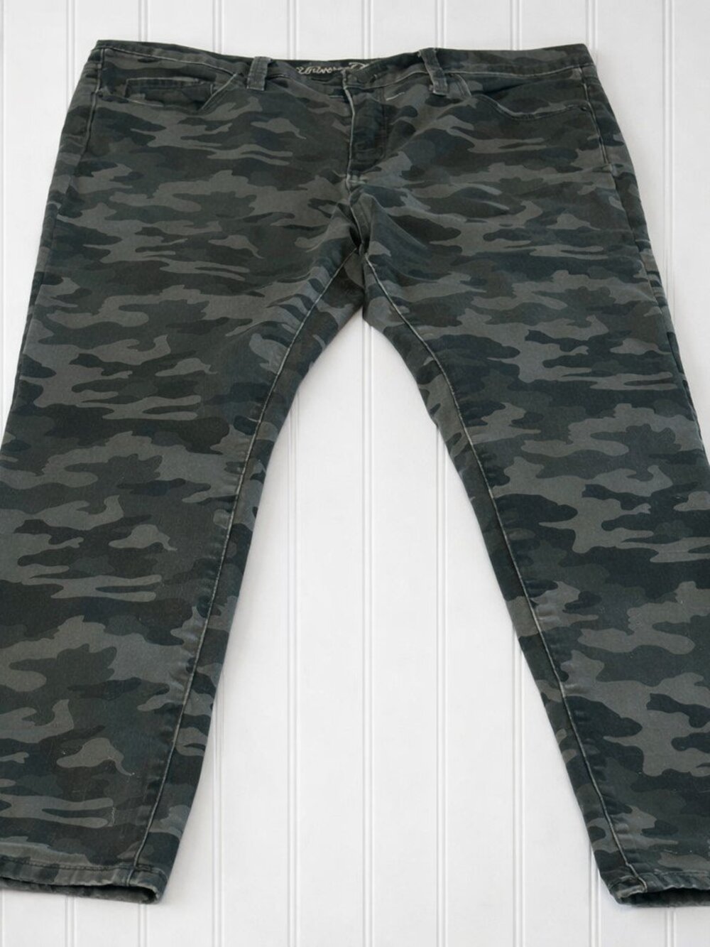 United Thread Camo Pants, Size 16 New Without Tags